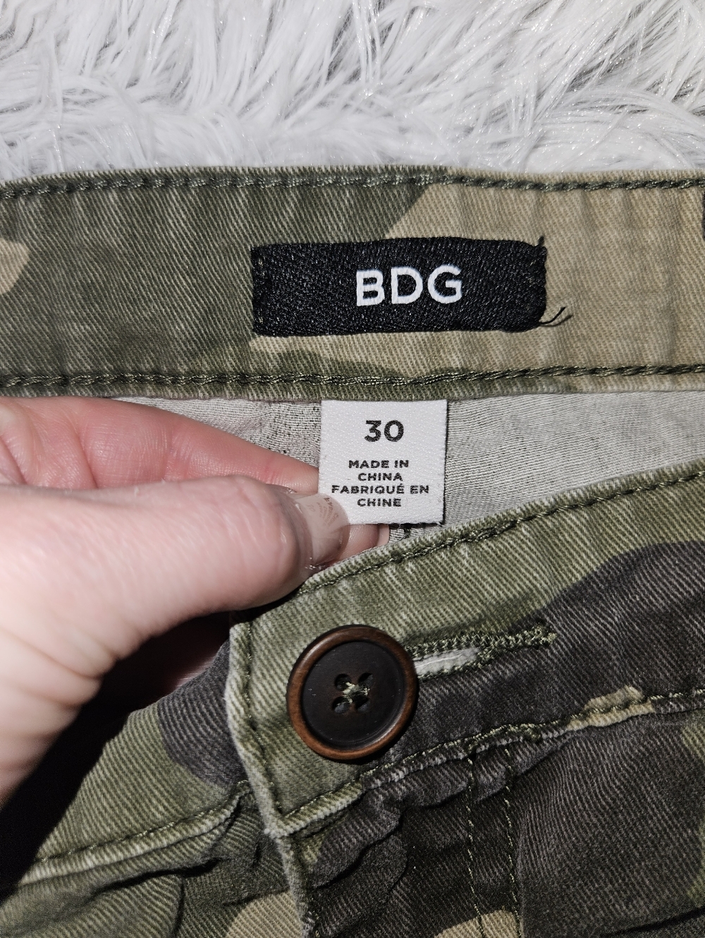 BDG Camo Cargo Pants Size 30 Tapered Leg Aztec Pocket Detail Streetwear Utility - Picture 7 of 7